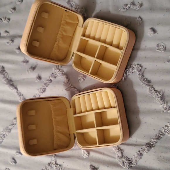 Gift with Purchase - Baby Pink Travel Jewelry Case - Picture 2 of 2